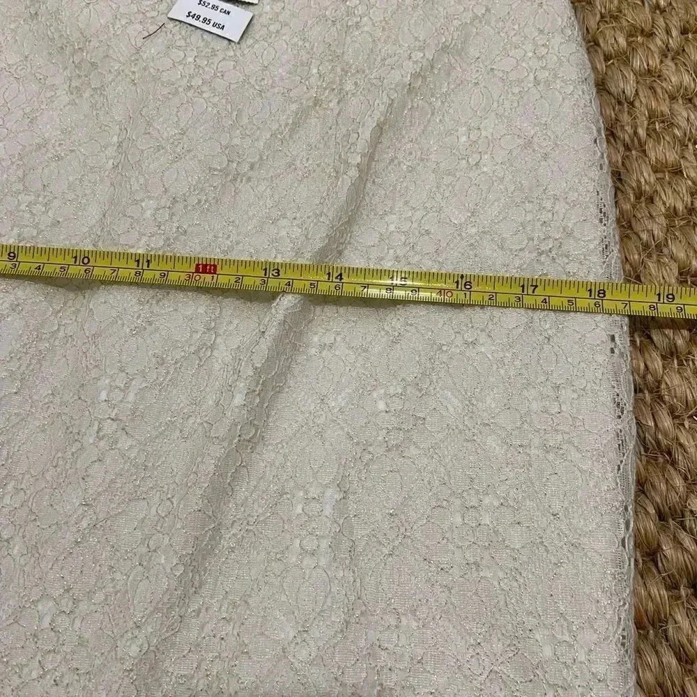 Hollister skirt, size 9, ivory and gold thread lace over white linings - Picture 5 of 10